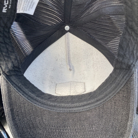 RVCA #16 Trucker Hat - Black MID FIT - Picture 5 of 8